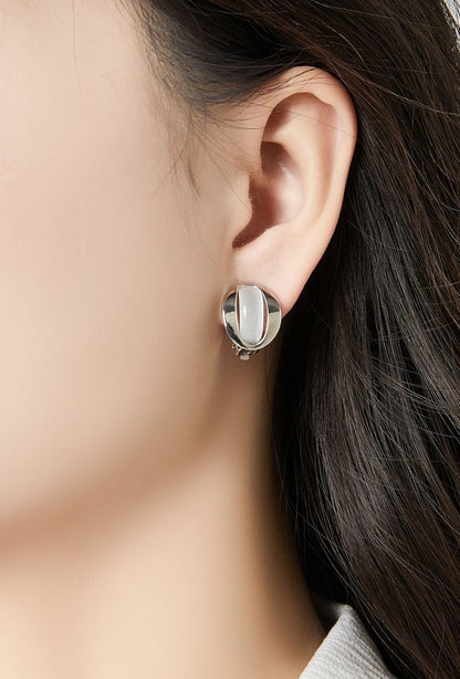 Felicity clip-on earring