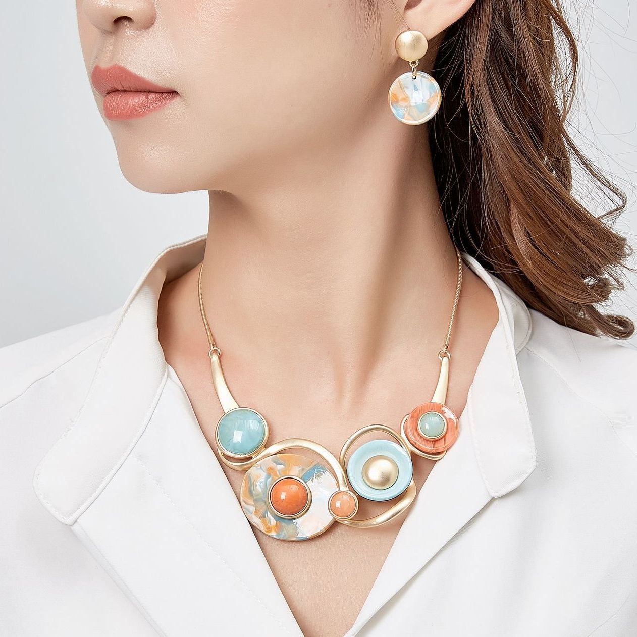 Collier Furuta