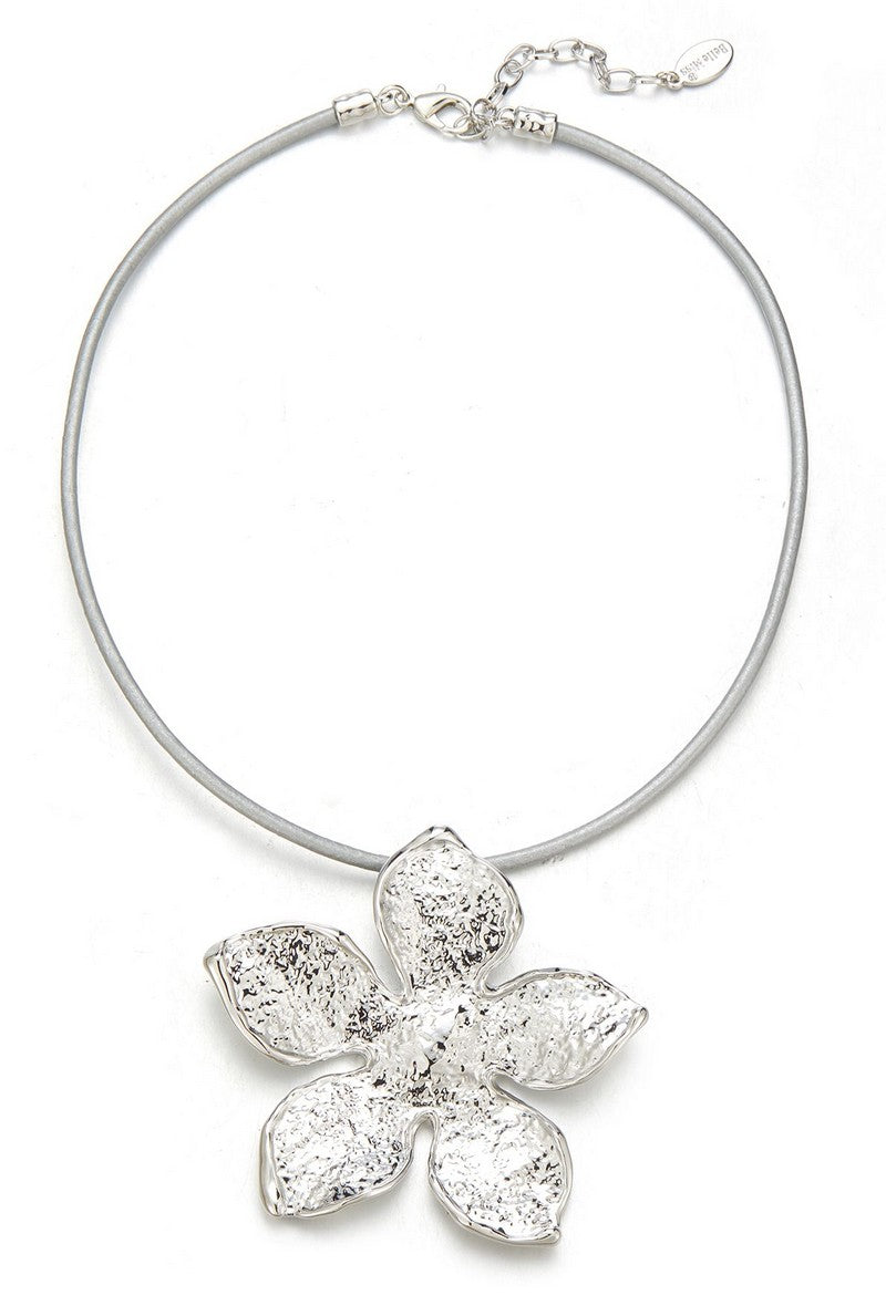 Collier Irtina