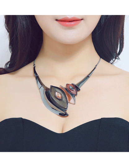 Collier Jessica porté – Belle Miss Paris
