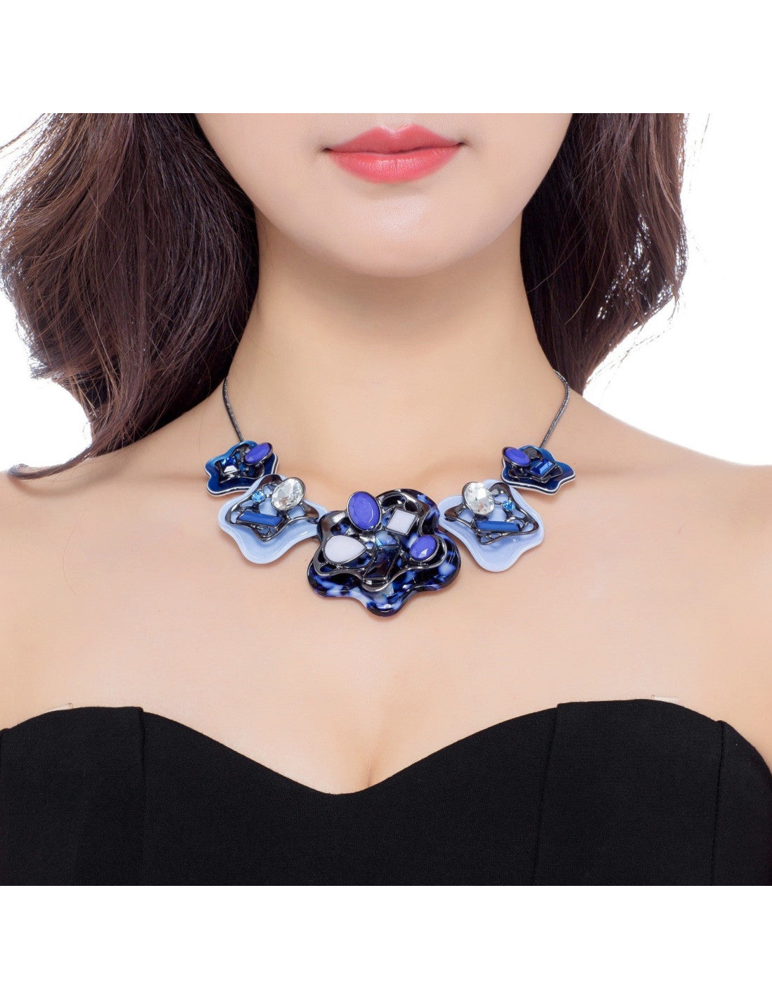 Collier Olivia porté – Belle Miss Paris