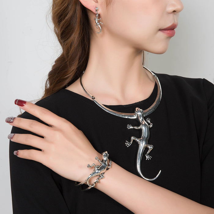 Collier Onishi